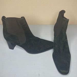 Matisse black embroidered suede booties. Size 8.5